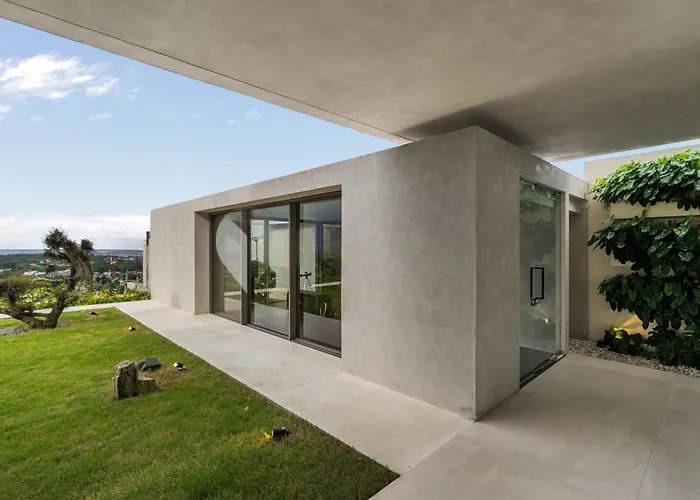 Rumah Ardjuno - 3Br Quiet Luxury Hillside Retreat With Ocean & Mountain View